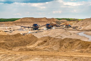 kum çıkarma madenciliği için taş ocağında büyük kazıcı 