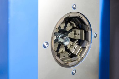 bağlantı parçaları ile yüksek basınç hortumu montaj cihazı