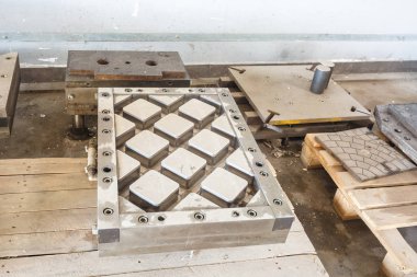 geri dönüşümlü plast yapılmış eko-park kaldırım levhaları yapmak için yumruk