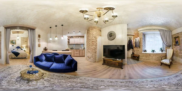 Vilnius, Litvánia-May, 2019: teljes varratmentes gömb alakú HDRI panoráma 360 fok látószög kilátás a belső vendégszoba és konyha apartman barokk stílusban equitéglalap vetítés, VR tartalom — Stock Fotó
