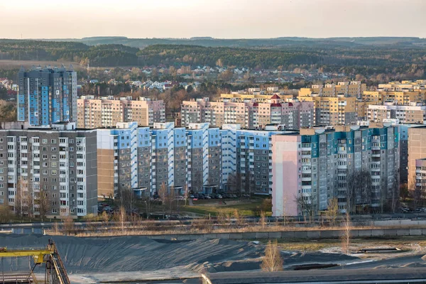 Panoramatický výhled na novou čtvrthodní výstavbu městských ploch — Stock fotografie