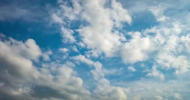 Clipe Lapso Tempo Várias Camadas Nuvens Enroladas Encaracoladas Fofas Tempo — Vídeo de Stock