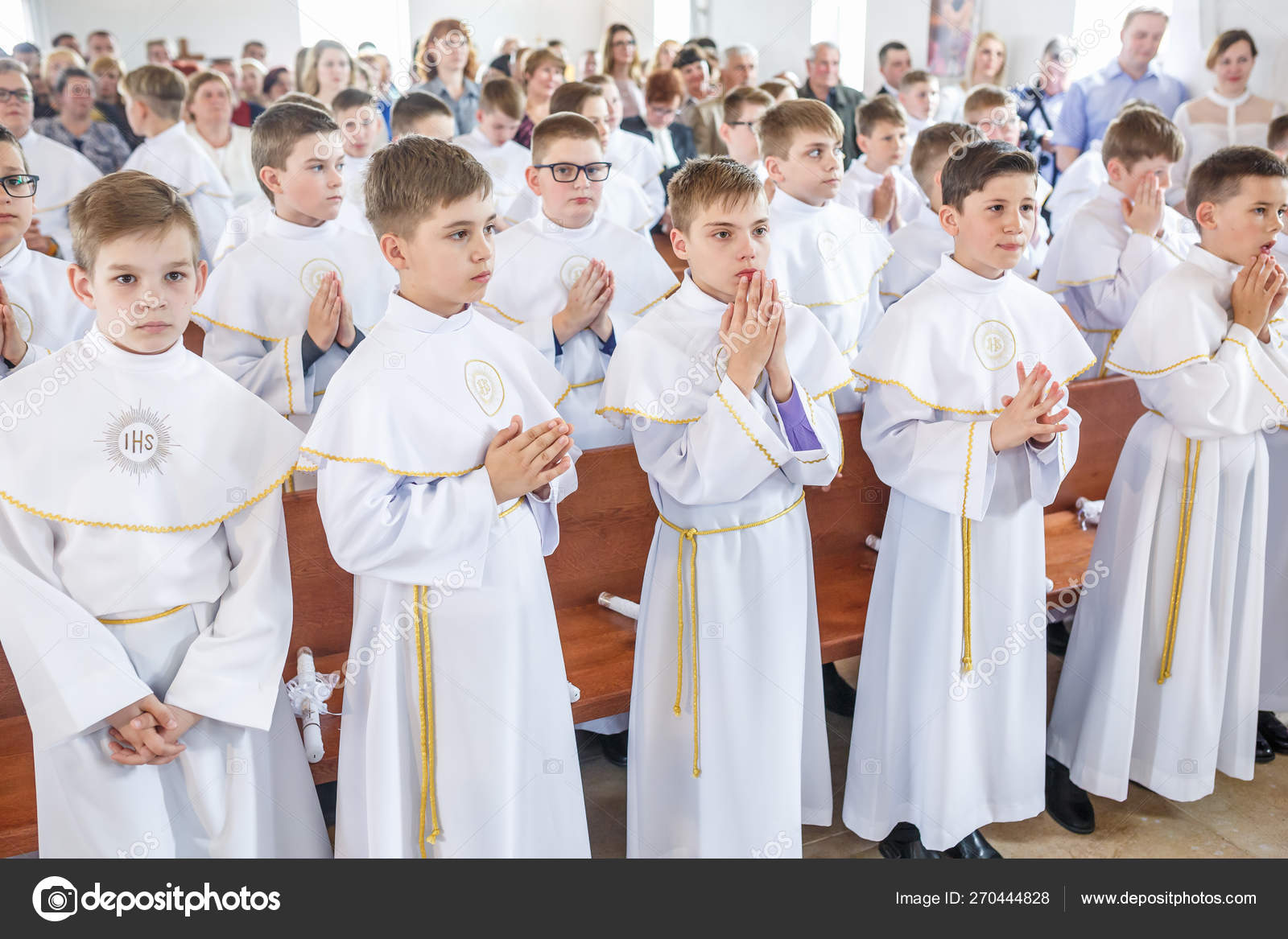 Roupas da sales igreja catolica