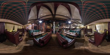 Grodno, Beyaz Rusya - Kasım, 2018: Equirectangular eşit uzaklıkta projeksiyon iç şık chester vintage restoran gece kulübü barda tam küresel dikişsiz panorama 360 derece. Vr içeriği 