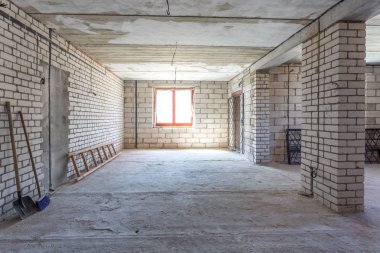 beyaz silikat tuğla duvarlar ile onarım olmadan evde boş iç