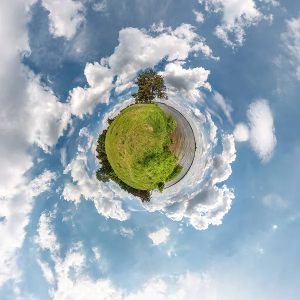 Malá planetická transformace sférického panoramatu 360 stupňů. — Stock fotografie