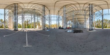 druskininkai, Lituva - Haziran 2019: tam küresel hdri panorama 360 derece açı görünümü equirectangular projeksiyon orman kar arena binanın büyük çelik inşaat çerçevesi yakınında. Vr içeriği