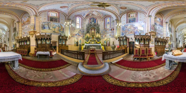 Ραγκρί, Λευκορωσία-Ιούνιος, 2019: πλήρης απρόσκοπτη σφαιρικό HDRI πανόραμα 360 μοίρες θέα γωνία στην εσωτερική Γοτθική καθολική εκκλησία των Αγίων Πέτρου και Παύλου σε ισοορθογώνια προβολή, περιεχόμενο AR VR — Φωτογραφία Αρχείου
