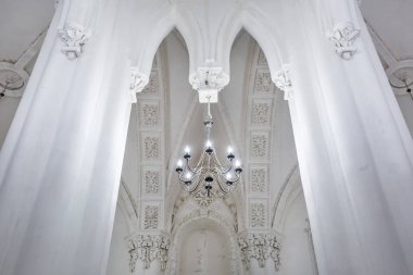 büyük bir koro Yahudi sinagogunun iç eklektik unsurları