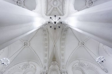 büyük bir koro Yahudi sinagogunun iç eklektik unsurları