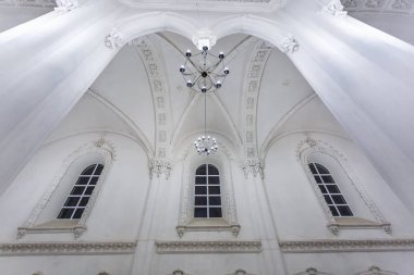 büyük bir koro Yahudi sinagogunun iç eklektik unsurları