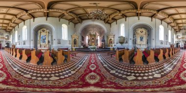 Knyshyn, Polonya - Temmuz 2019: equirectangular projeksiyon iç gotik katolik bazilikası tam sorunsuz küresel hdri panorama 360 derece açı görünümü, Ar Vr içerik
