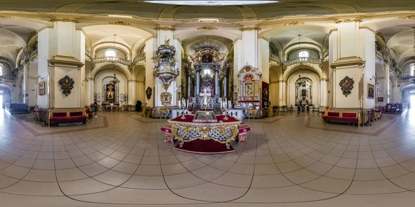 Λβιβ, Ουκρανία-2019 Αυγούστου: πλήρες σφαιρικό χωρίς ραφές HDRI πανόραμα 360 μοίρες στο εσωτερικό του παλιού γοτθικού ναού του Αγίου Γεωργίου σε ισοορθογώνια προβολή, περιεχόμενο VR AR με ζενίθ — Φωτογραφία Αρχείου