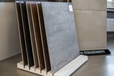 Grodno, Beyaz Rusya - Haziran 2019: seramik karo lar ve doğal s satırları