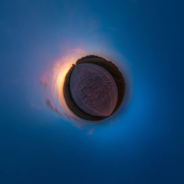 Küresel panoramayı küçük gezegen dönüşümü 360 derece. 