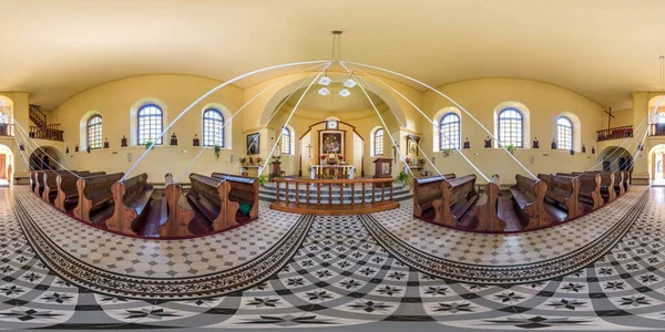 Izabelin, Λευκορωσία-2019 Σεπτεμβρίου: πλήρες σφαιρικό χωρίς ραφές HDRI πανόραμα 360 μοίρες στο εσωτερικό του παλαιού Γερμανικού ρωμαιοκαθολικού ναού σε ισοορθογώνια προβολή, περιεχόμενο VR AR — Φωτογραφία Αρχείου