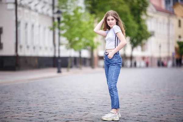 Portrait of little beautiful stylish kid girl in city urban street — Stock Photo, Image