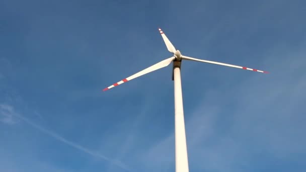 Rotating Blades Windmill Propeller Blue Sky Background Wind Power Generation — Stock Video