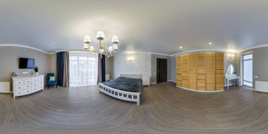 Minsk, Beyaz Rusya - Ağustos, 2018: equirectangular projeksiyon modern düz dairelerin büyük yatak odası iç tam sorunsuz küresel hdri panorama 360 derece açı görünümü, Vr içerik