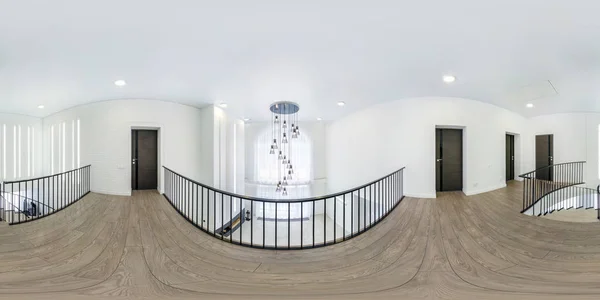 민스크, 벨라루스 - 8 월, 2018: 전체 원활한 구형 hdri 파노라마 360도 각도보기 계단과 등각 프로젝션, VR 콘텐츠의 현대 아파트에 거대한 램프와 홀의 내부에 — 스톡 사진