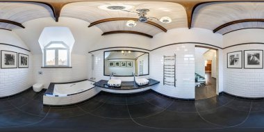 Minsk, Beyaz Rusya - Mayıs, 2019: zenith ve nadir ile equirectangular projeksiyon modern mansard düz dairelerde iç banyoda tam sorunsuz küresel hdri panorama 360 açı görünümü. Vr içeriği