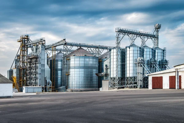 Impianto di agrotrasformazione e produzione per la lavorazione e l'insilamento — Foto Stock