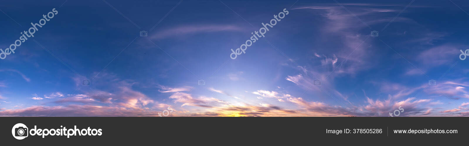 Céu azul com nuvens cumulus como panorama hdri 360 sem costura com