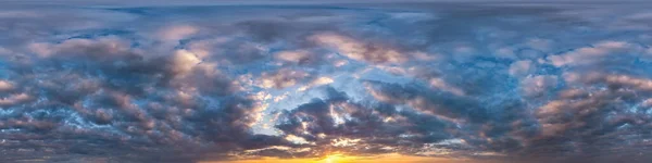 日落前的深蓝色天空点缀着美丽的云彩 无缝洞全景360度透视与天顶用于3D图形或游戏开发 如天空穹顶或编辑无人机射击 — 图库照片
