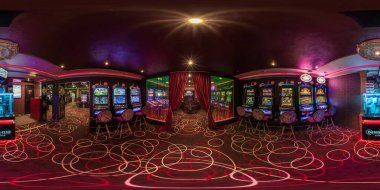 LAS VEGAS, ABD - Mayıs 2017: Tam dikişsiz hdri panorama 360 derece içerideki seçkin lüks VIP kumarhanesi eşit dikdörtgen şeklinde projeksiyonlu slot makineleri. VR içeriği