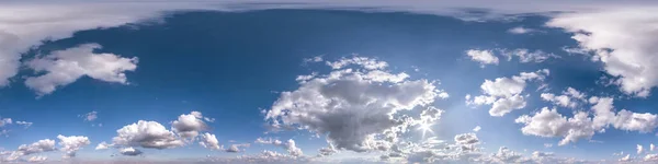 Blauer Himmel Mit Schönen Flauschigen Kumuluswolken Nahtlose Hdri Panorama 360 — Stockfoto