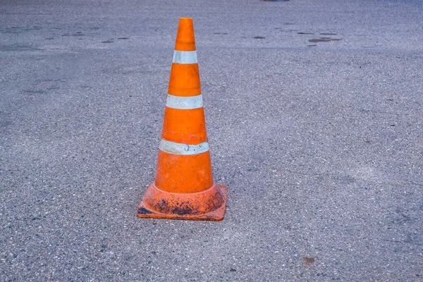 Cone Perigo Tráfego Laranja Branco Reparação Estradas Asfalto — Fotografia de Stock