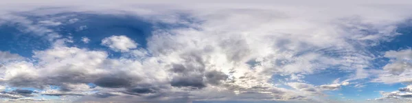 Cielo Azul Con Hermosas Nubes Cúmulos Esponjosas Panorama Hdri Inconsútil —  Fotos de Stock