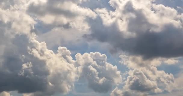 Clipe Lapso Tempo Várias Camadas Nuvens Enroladas Encaracoladas Fofas Tempo — Vídeo de Stock