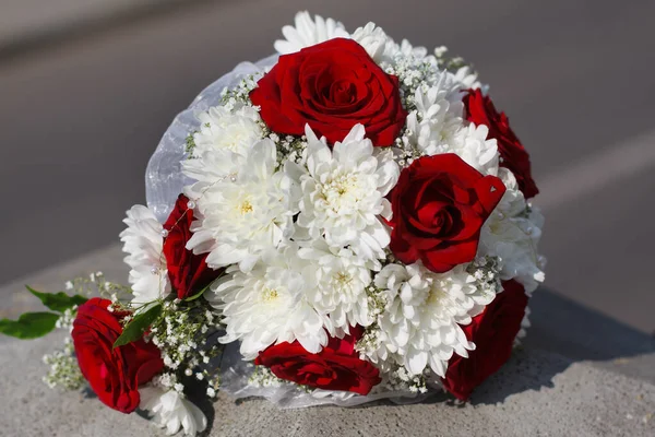 Buquê Casamento Brilhante Flores Rosa Brancas Verão — Fotografia de Stock