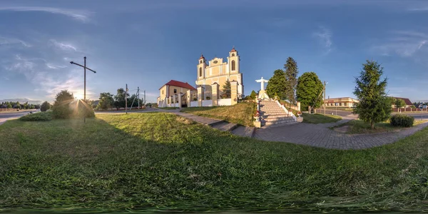 Eksiksiz küresel hdri panorama 360 derece açıyla dekoratif ortaçağ stili mimari barok kilisesi İsa anıtı eşdikdörtgen projeksiyonla zenit ve az. vr içeriği