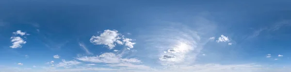 Jasne Błękitne Niebo Pięknymi Chmurami Bezproblemowa Panorama Hdri 360 Stopni — Zdjęcie stockowe