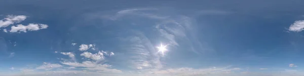 Klarblå Himmel Med Vackra Moln Sömlös Hdri Panorama 360 Grader — Stockfoto
