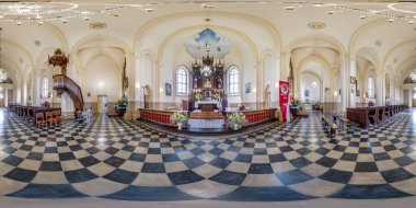 TRABY, BELARUS - HAZİRAN 2020: Neo gotik Katolik kilisesinin içinde tam küresel dikişsiz hdri panorama 360 derecelik açı, eş dikdörtgen yansıtma, VR AR içeriği