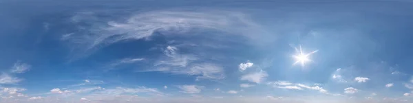 无缝隙的蓝天 全景360度 有美丽的云彩和天顶 可用于3D图形或游戏中 如天顶或编辑无人机射击 — 图库照片