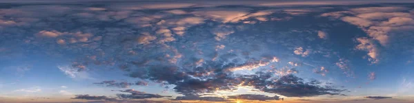 无缝隙的夜晚蓝天 全景360度 天顶和美丽的云彩 可用于3D图形的天空穹顶或编辑无人机拍摄 — 图库照片