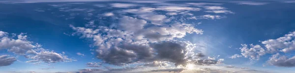 Dunkelblauer Himmel Vor Sonnenuntergang Mit Wunderschönen Wolken Nahtlose Hdri Panorama — Stockfoto