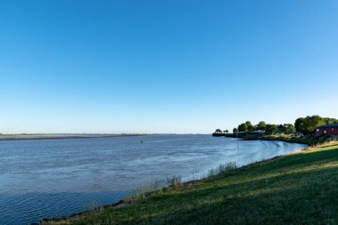 Watten Meer Strand mit Bumen