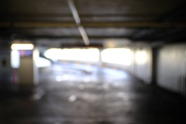 Süpermarkette otopark bulanık