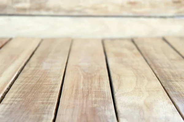 木製のボード製品の空のテーブル表示モンタージュ — ストック写真