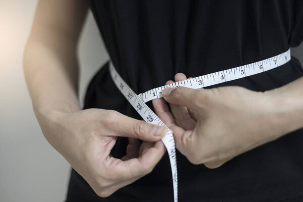 Концепция диеты закрывает женские измерения длины талии
.