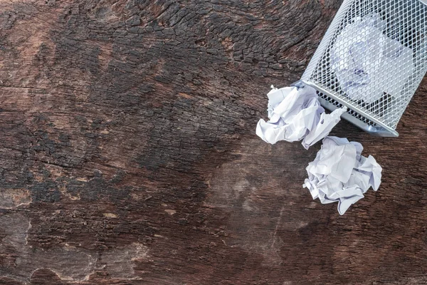 Basura Papel Papel Arrugado Cayendo Papelera Reciclaje Fue Arrojado Papelera —  Fotos de Stock