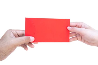 Erkek el el holding beyaz arka plan üzerinde - mutlu çene yeni yıl izole kırmızı zarf veya denilen Angpao verilmesi