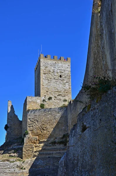 Alte Festung Gegen Den Blauen Himmel — Stockfoto