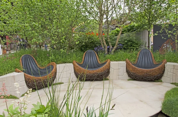 Εμφάνιση Κήπος Σχεδιασμένα Καθίσματα Τσέλσι Λονδίνο Μαΐου 2012 Σύγχρονη Σχεδιασμένο — Φωτογραφία Αρχείου