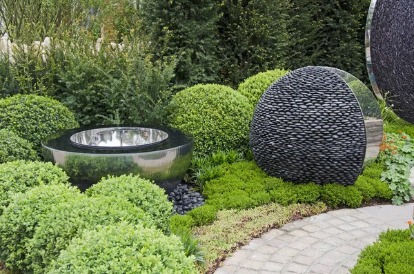 Show Garden Topiary Modern Pebble Decorative Crations Chelsea London May — Stock Photo, Image
